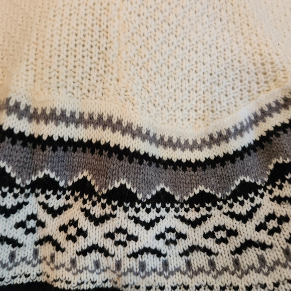 New Directions Ivory and Charcoal Knit Poncho- S - Picture 5 of 6